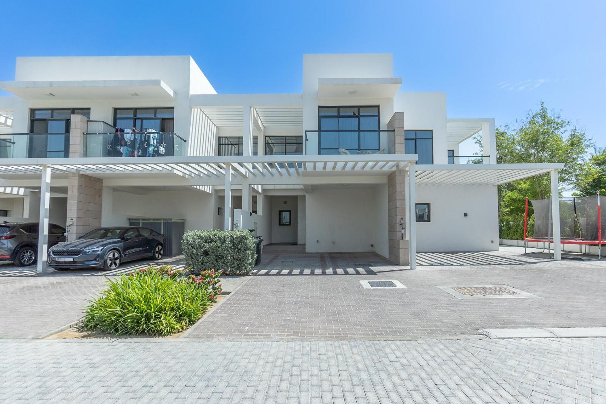 Magnificent 3-Bedroom Villa At Damac Hills With Golf Course View Dubai Exterior photo